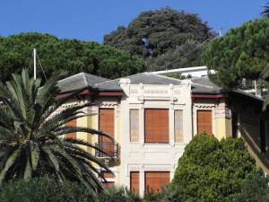 Xtrallusion photo library of independent, self-guided walking and sightseeing holidays in Italy. Pictures, images, photos and photographs taken along the way of this 1-day walking itinerary, to give you a visual impression of the day's walk.